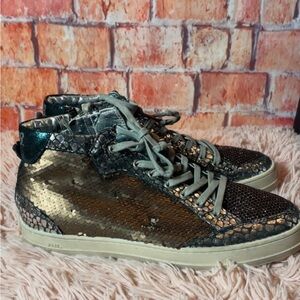 Queens Mid Sneaker (Women)
P448